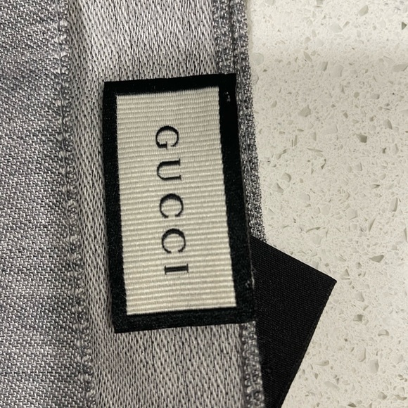 AUTHENTIC Gucci Grey Scarf - Picture 3 of 5